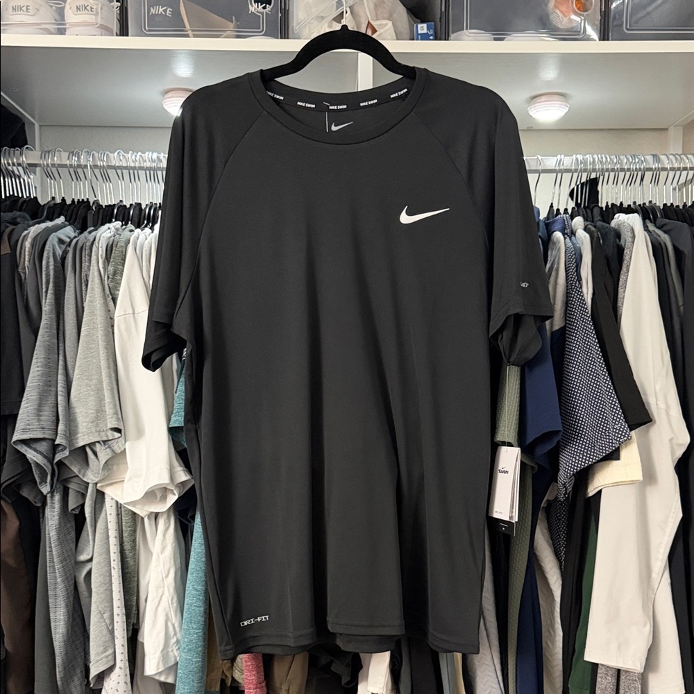 Nike Men's Black Short Sleeve Tee